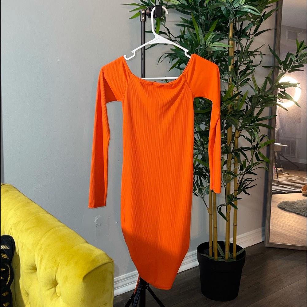 PLT Orange Ribbed Ruched Dress - Picture 4 of 4